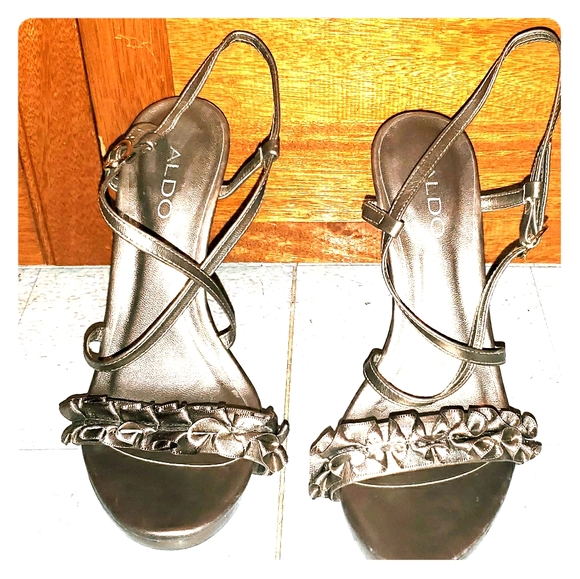 4 inch Aldo open toe gold strappy high heels - Picture 1 of 4